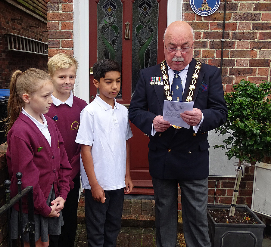 Cllr Bruce Forbes at Gilbert Arthur Simmons plaque